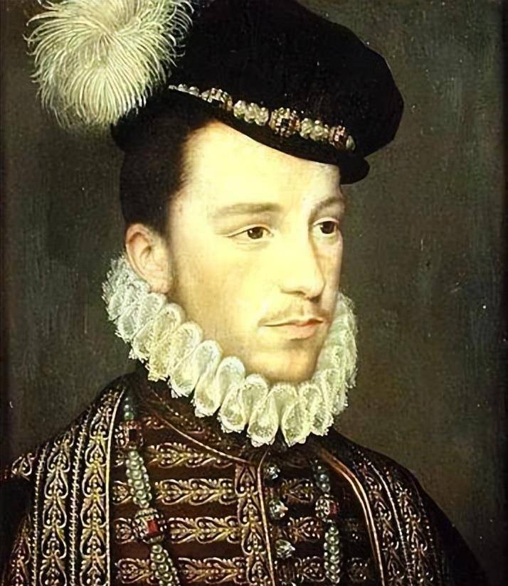 佩弗利尔城堡:建于11世纪,遭遇无数人抢夺,至今俯瞰着德比郡