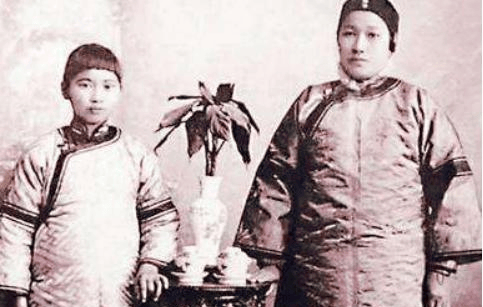 2个第一个夫人,还有一个富甲天下,这个母亲有多厉害