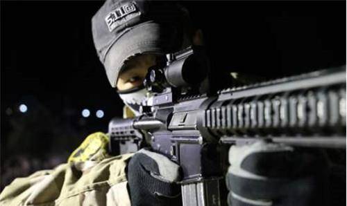 当年,为100万去伊拉克战乱区当雇佣兵的白晓保,如今回国成老板