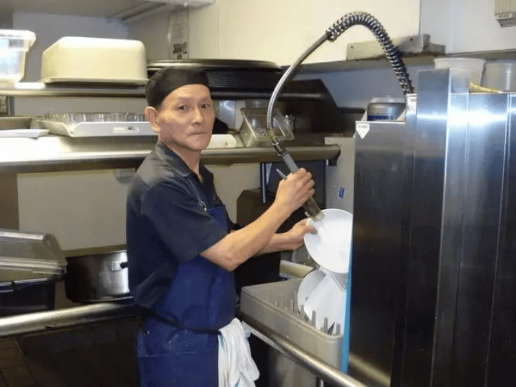 丁尚彪:赴日打黑工十五年,一天工资顶国内十个月,最终翻身!