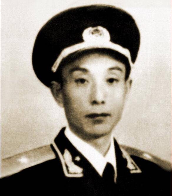 刘国清担任一营长,战斗中牺牲,王德荣担任二营长,后来叛变,三营长为