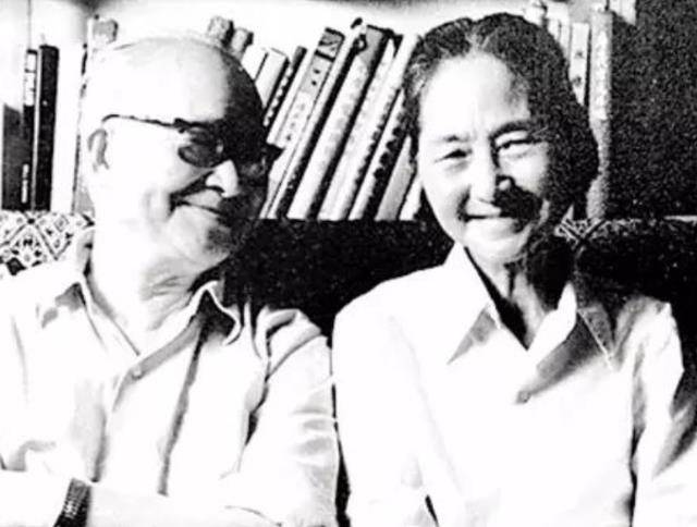 苦追4年结婚,妻子刚产下长子,沈从文却坦言:我爱上其他女人了