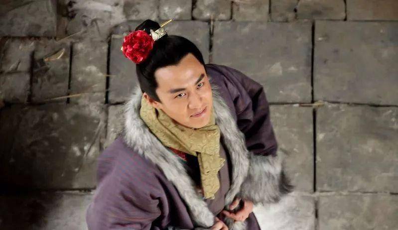 《水浒传》里,那个路边摆摊的郓哥,才是"潘金莲事件"中的赢家