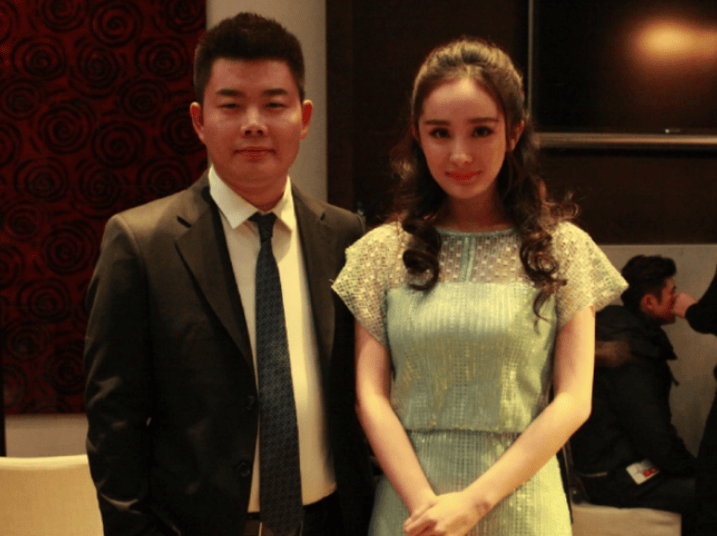 突发!吴召国再被实名举报,涉案金额过亿,受害者女儿下跪求还账
