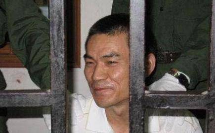 乔四"王牌打手"莫磊,曾风光无限,如今却落魄到靠捡垃圾生活