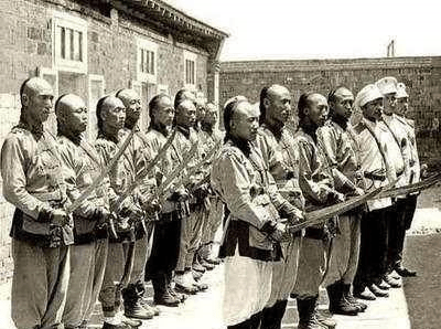 200人攻入紫禁城,射出的箭至今插在匾额上,嘉庆帝:谁拔砍谁头!