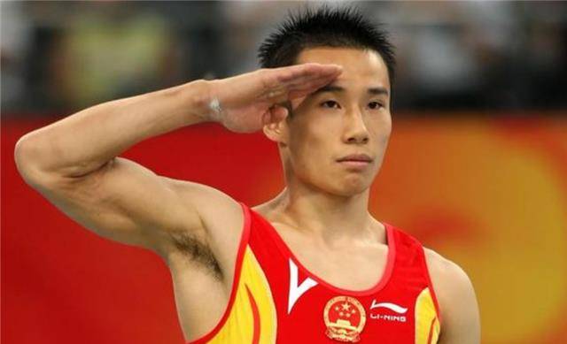 朱教练要放弃时,年幼的肖钦却用稚嫩的童音坚决地表明了自己的立场:"