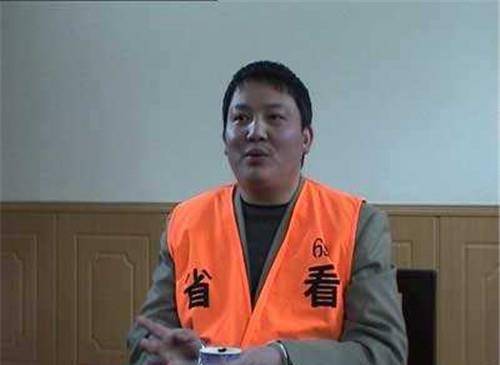 被捕时成亿万富豪,还娶了4位妻子生了12个子女_石二群_张国锋_刘招华