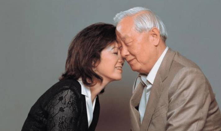 台湾"芯片之父":56岁开始创业,70岁娶小13岁美女秘书_张忠谋_公司
