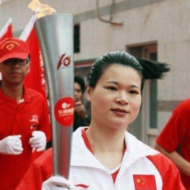 举重冠军陈晓敏:11次打破世界纪录,为何128万卖掉奥运