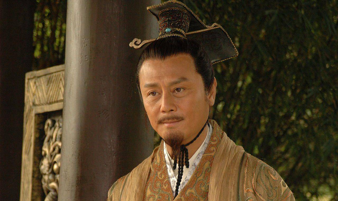 历来皇族无亲情,但他却是一个例外,被父子两任皇帝宠上天