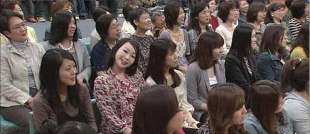 日本"诡异歪头姐"照片,别再害怕了,网友合力找出破绽