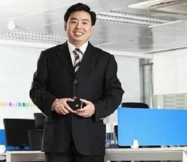 叶国富:从中专生逆袭集团董事长,靠卖小饰品挣下221亿身家