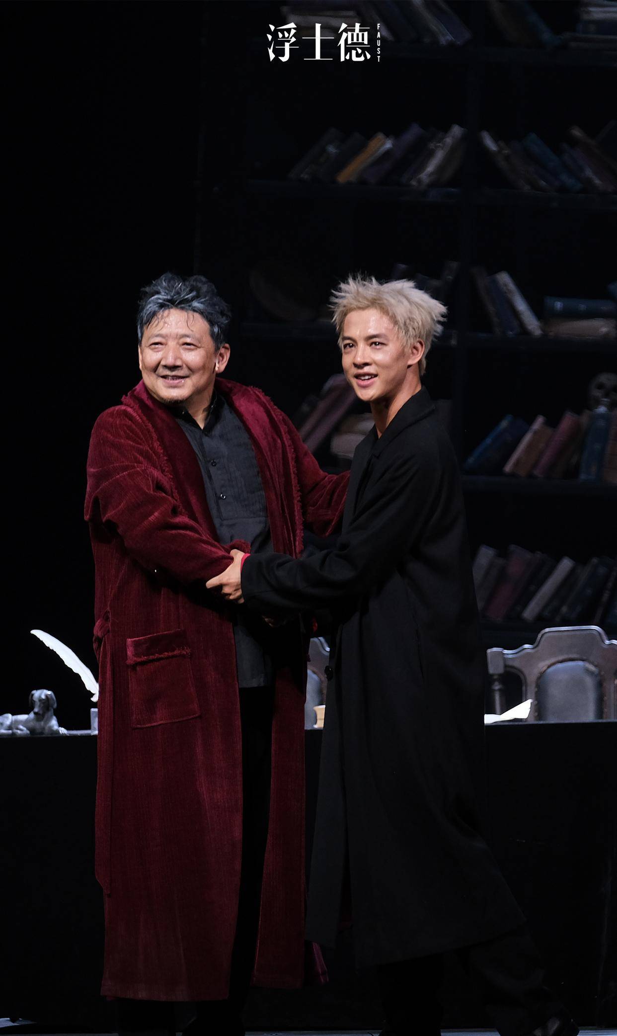 王砚辉再回舞台:50岁后遇上话剧《浮士德》,让我收获人生启示