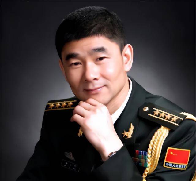 航天员刘伯明家穷腼腆,却娶了校长的女儿,父亲一度怀疑