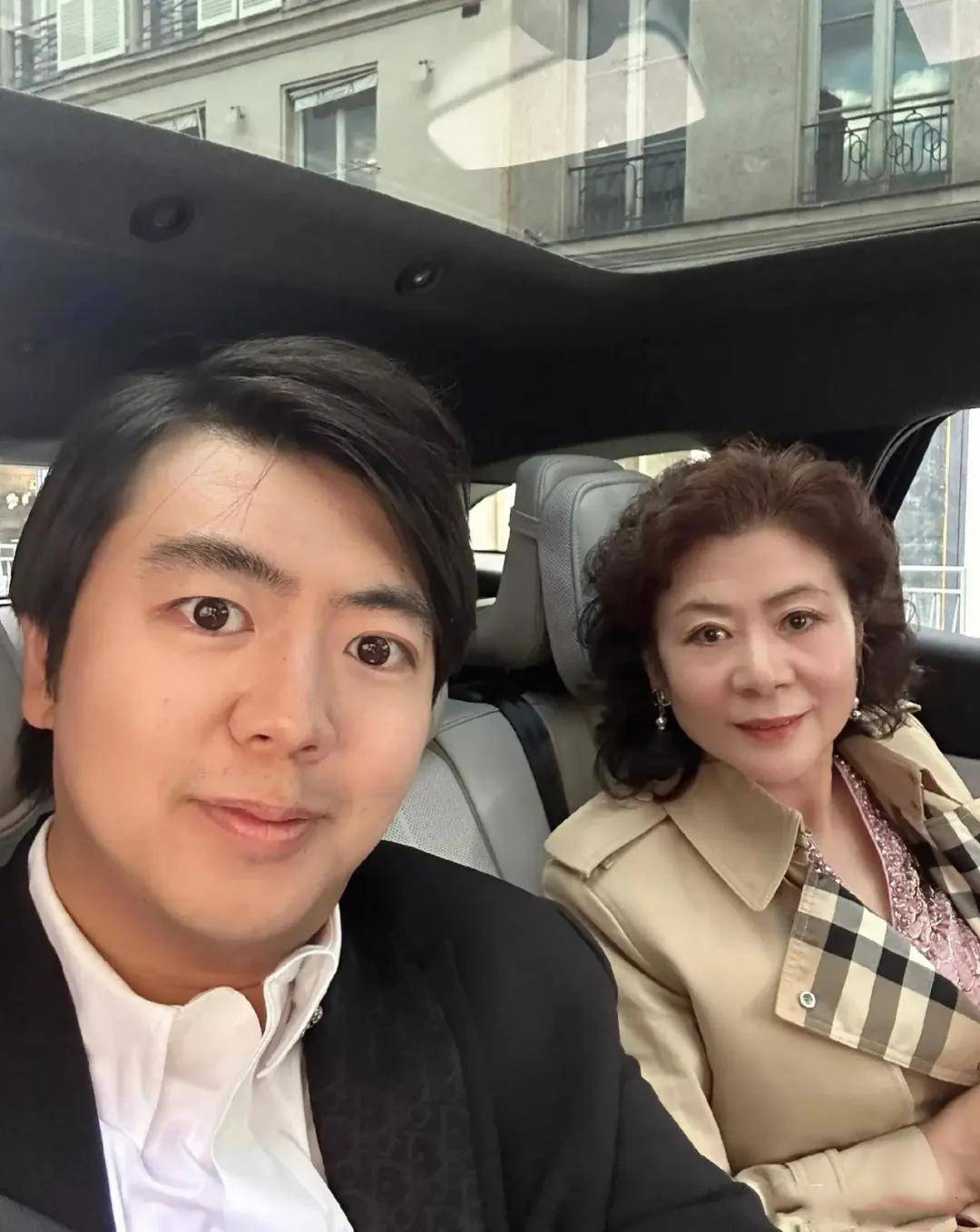 郎朗妈妈保养得真好,70岁还年轻漂亮且自然,刘晓庆又