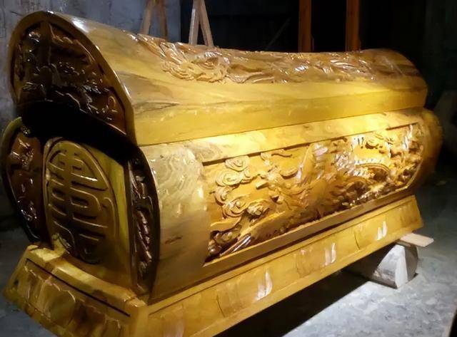 农村古语:"坟边长竹需迁坟,坟前两物成富人",两物是什么?