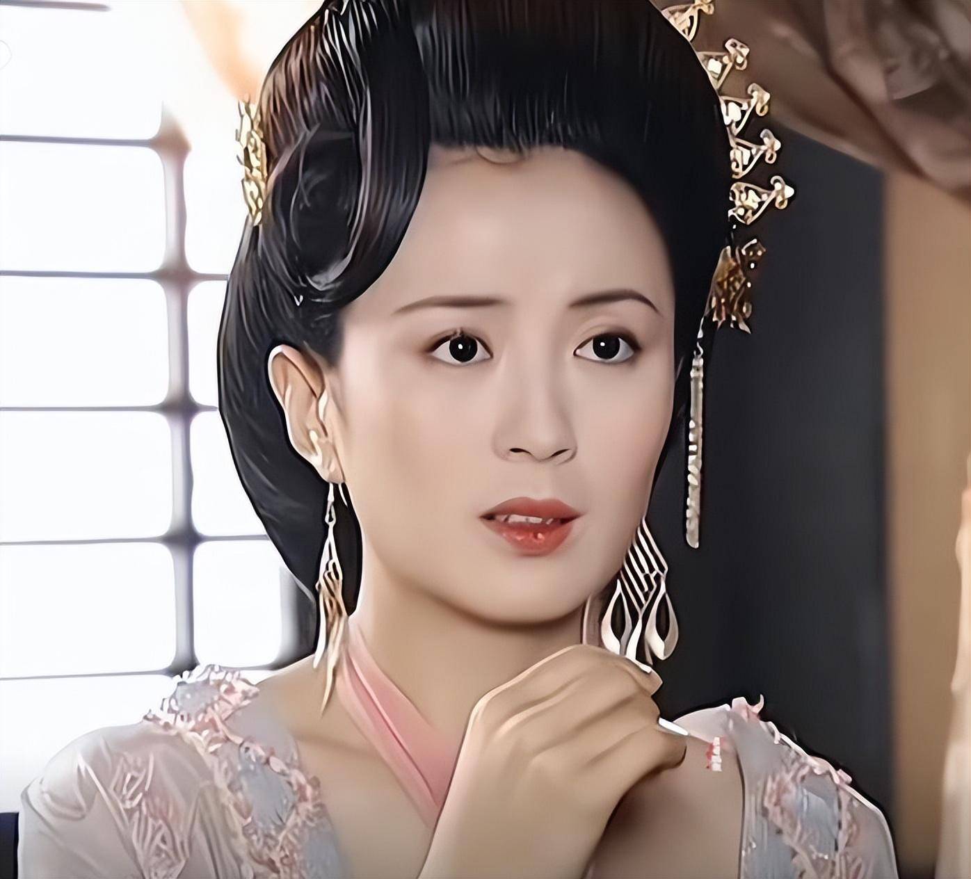 她就是《至尊红颜》中的"徐莹莹".