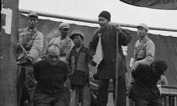 后因匪伙分赃不均,钟志远被同伙暗杀,钟志达做了土匪"大哥".