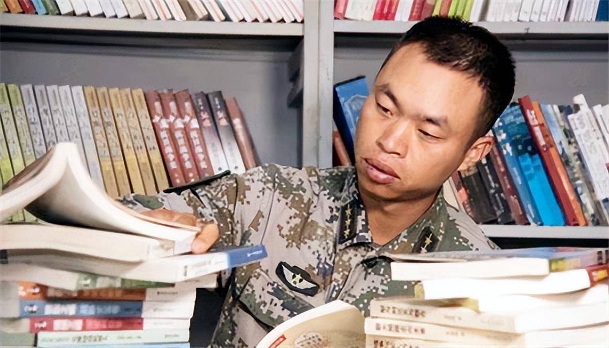 纪实:一学霸放弃清华,投身军营,23岁舍身救战友,被追记一等功