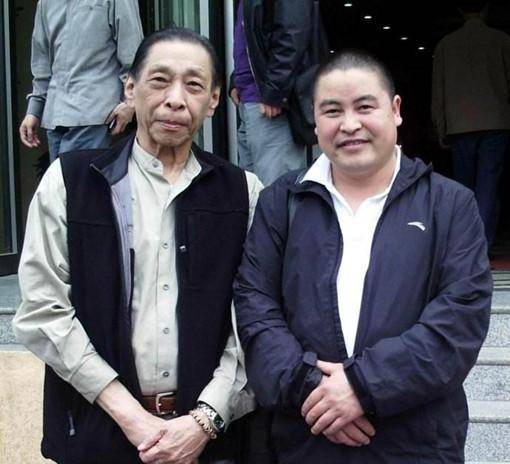他是杜月笙的小儿子,曾因父亲临终时一句话,为祖国捐赠18亿珍宝