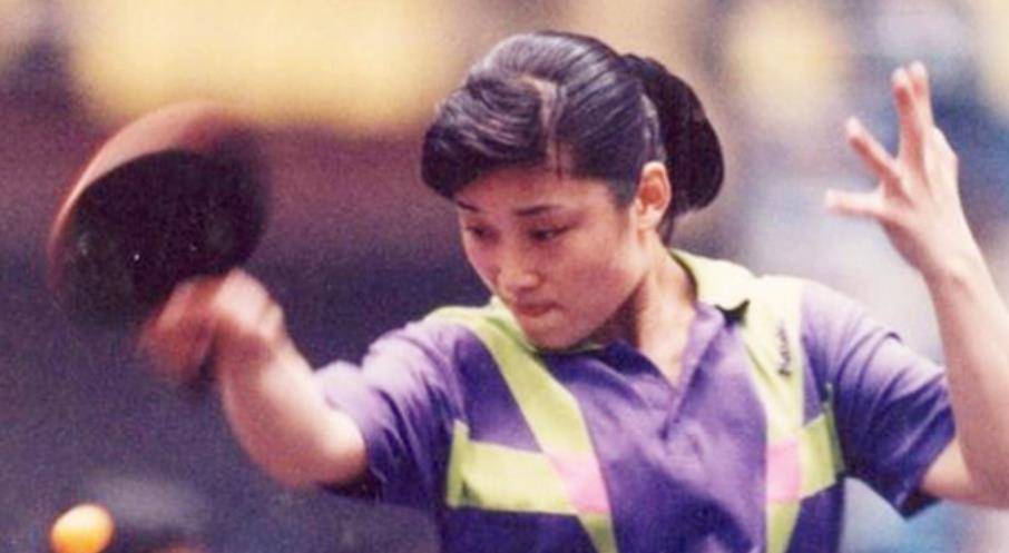在乒乓球运动上我们出了很多传奇人物,邓亚萍的经历大家已经众所周知
