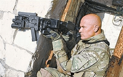 巷战中神器一般的存在 曾经最为著名的两款拐弯枪