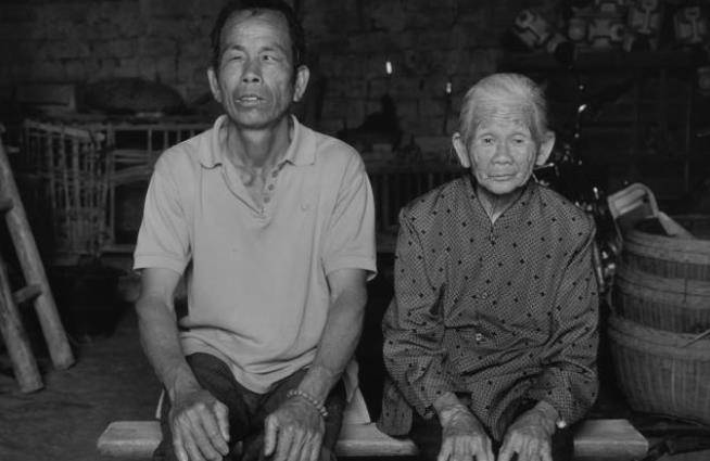 妇,被儿子记恨一生,这位百岁老人,用温柔感动世界_韦绍兰_郭柯_女儿