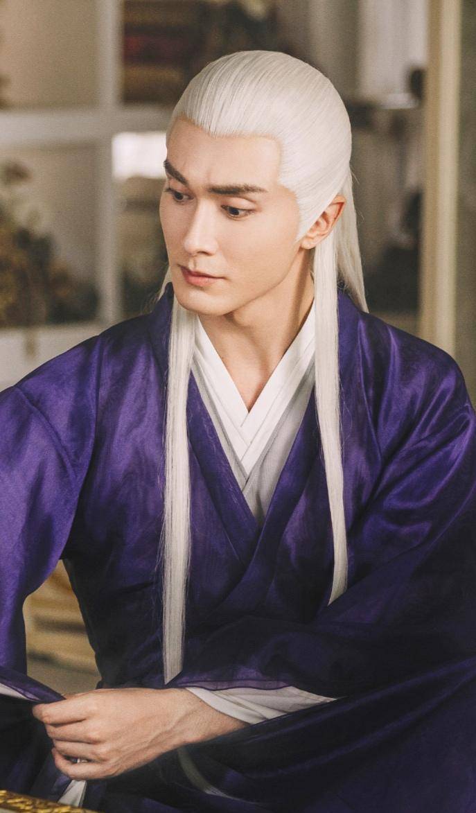 曾是快递员的他被杨幂一眼相中,30岁出道,如今红的一塌糊涂_高伟光