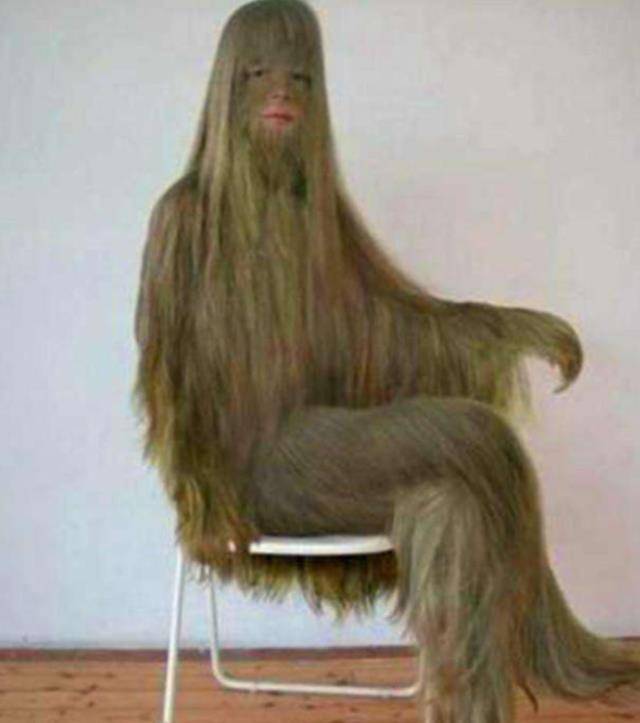 并且拥有者相对较好的容颜更加成为了艾米丽·苏珊的加分项.