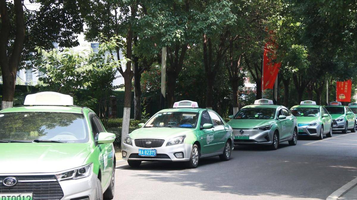 浓情端午 与爱同行 中国书法大厦连续7年举行关爱出租车司机活动