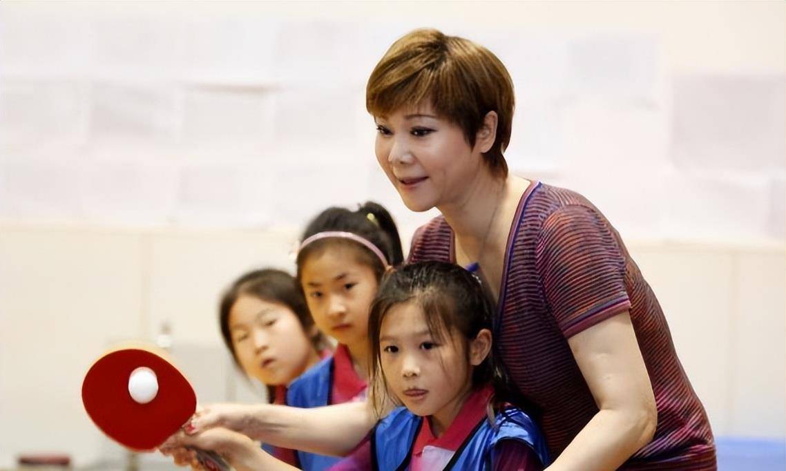 曹燕华而且童玲自己也亲口承认退役的原因:"当自己夺得世乒赛冠军后