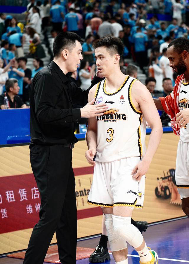 此刻,他已成为cba教练界中的佼佼者,年薪800万或许只是个起点.