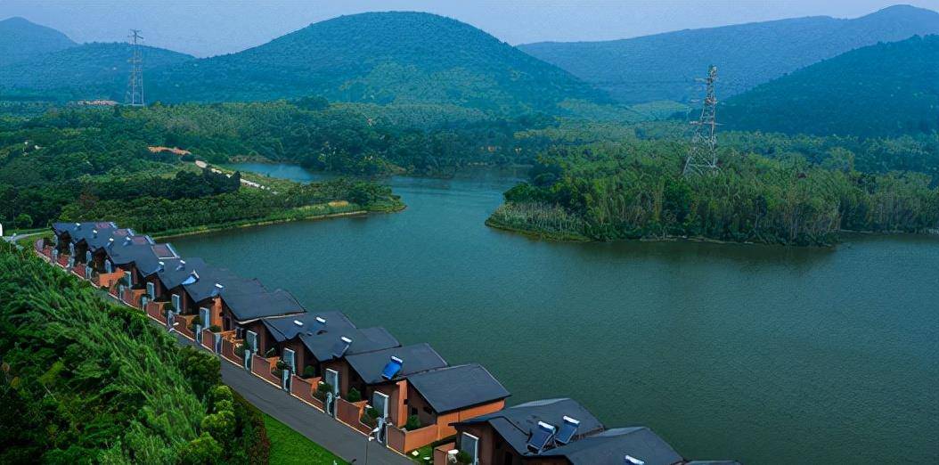 南京汤山投毒案,市区所有救护车全部出动,只因别人的生意比他好