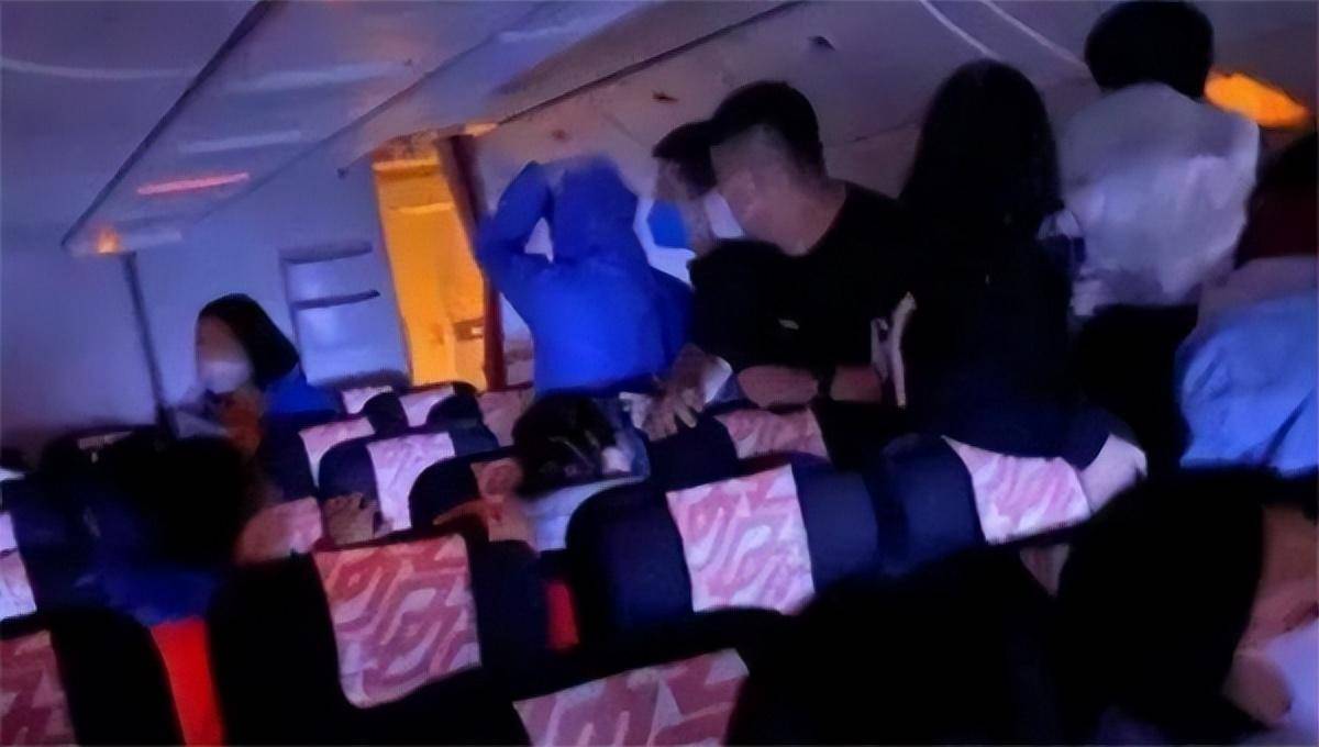 纪实:伊春空难:机长扔下乘客逃跑,致44人遇难,被判刑3年