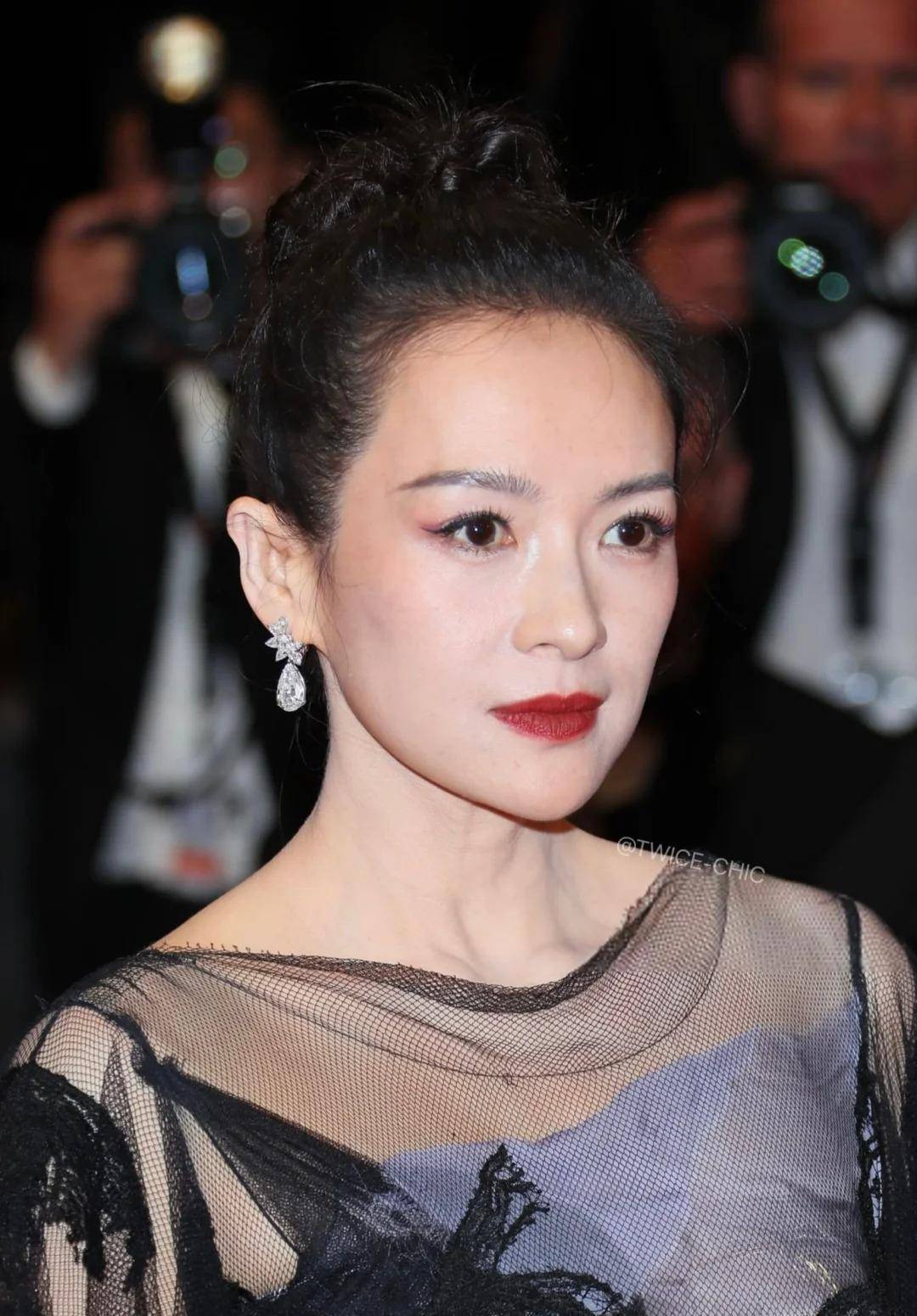 笑抽筋戛纳怼脸拍生图吴君如居然最赞章子怡粉没抹匀杨幂压不住场
