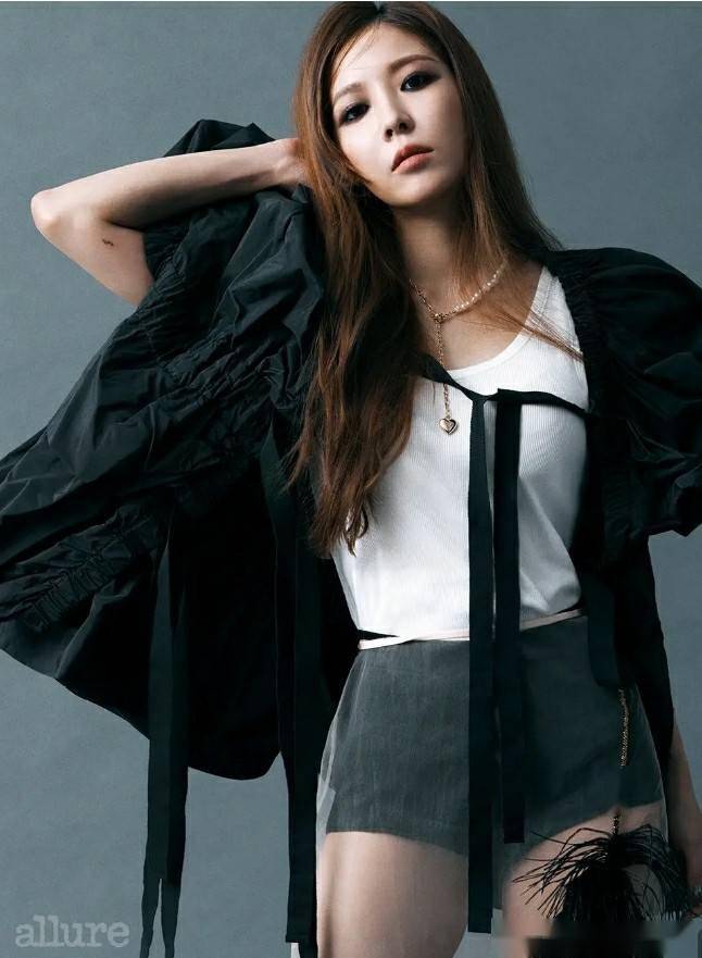 宝儿写真,42岁女神的风情万种,性感魅力让人难以抗拒,这谁顶得住!