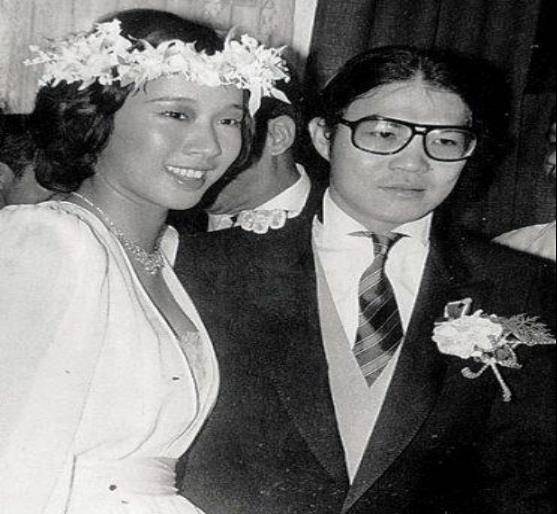 罗康瑞百亿家产惹争端,前妻何晶洁大怒,朱玲玲不争不抢成赢家