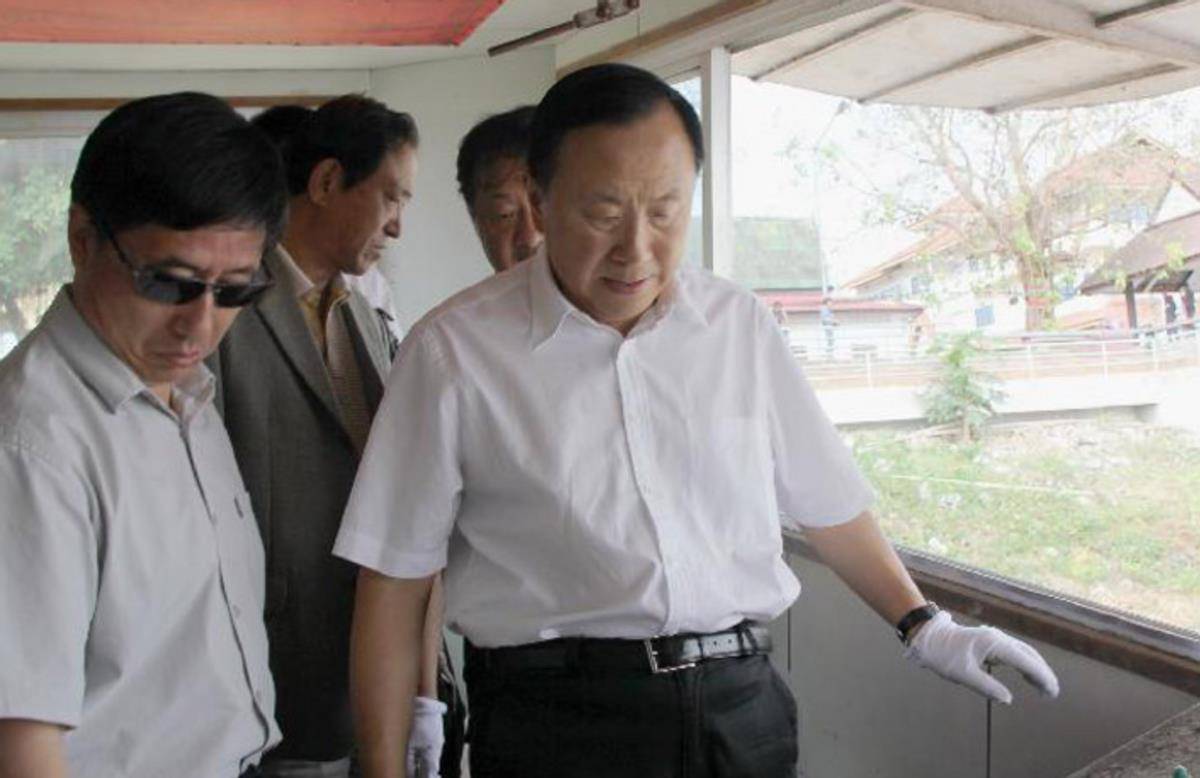 时任公安部副部长张新枫在指导工作甚至有专案组的成员在一次抓捕失败