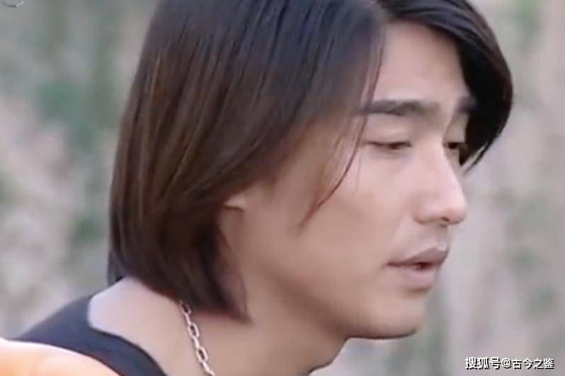 印堂的悬针纹原来是竖着的,有一个大竖纹,现在纹路消失不见了.