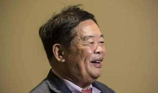 曹德旺回乡捐钱,对仇人说:谢谢你当年那一拳不然我现在跟你一样