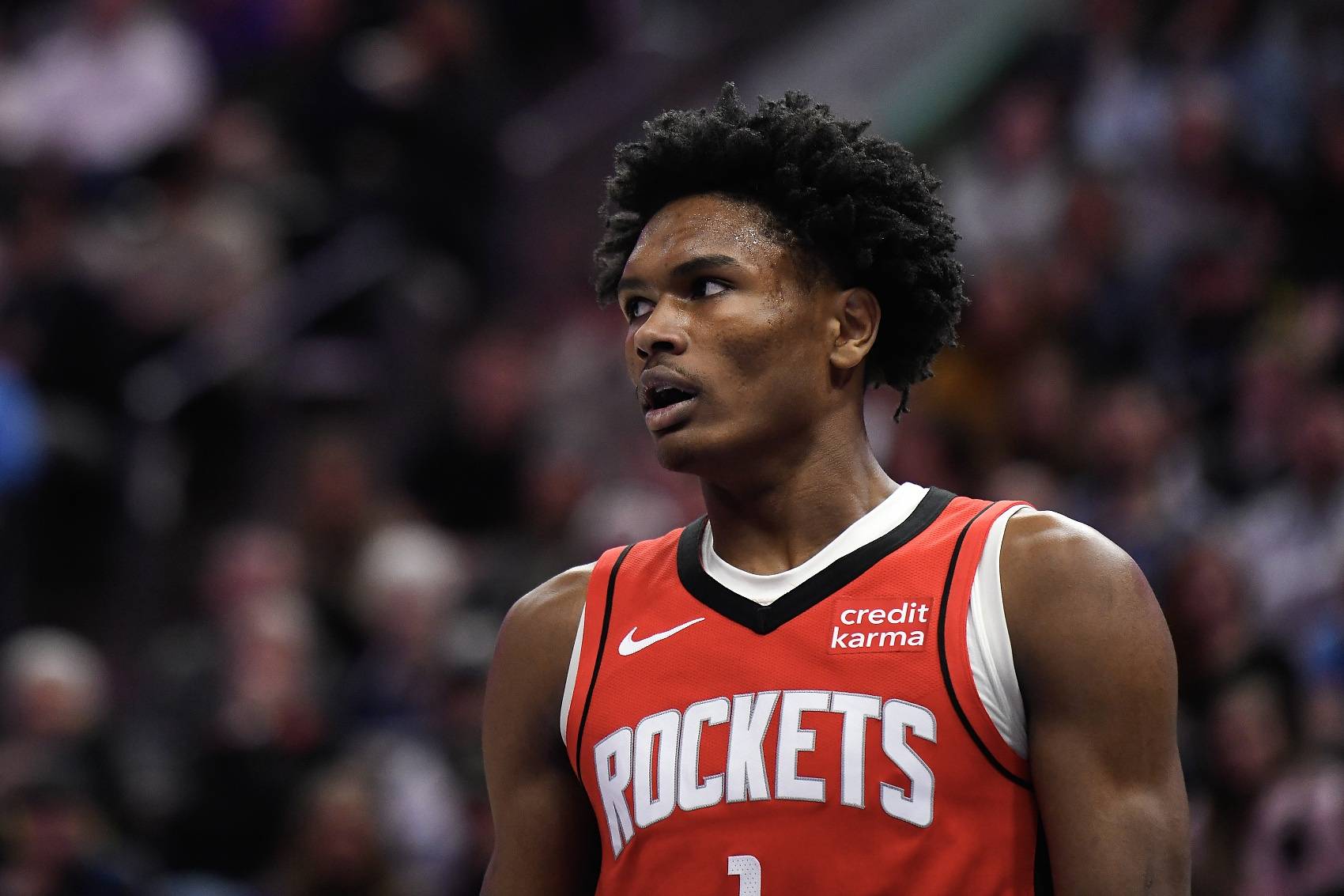 名记woj:火箭欲用探花签和一个次轮向上交易,斯通誓要拿下萨尔