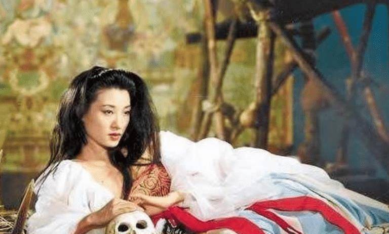 被称为"香港鬼后"的她,因入戏太深,患忧郁症后老公卖掉公司陪她