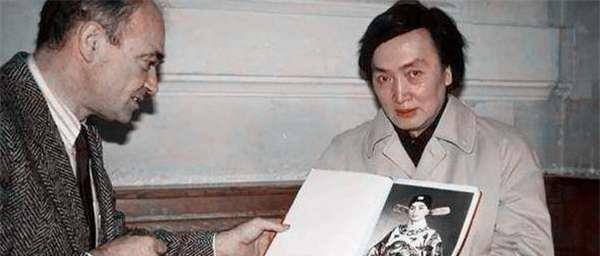 京剧演员与法国男子相恋,并生下儿子,18年后才知他是男儿身_时佩璞