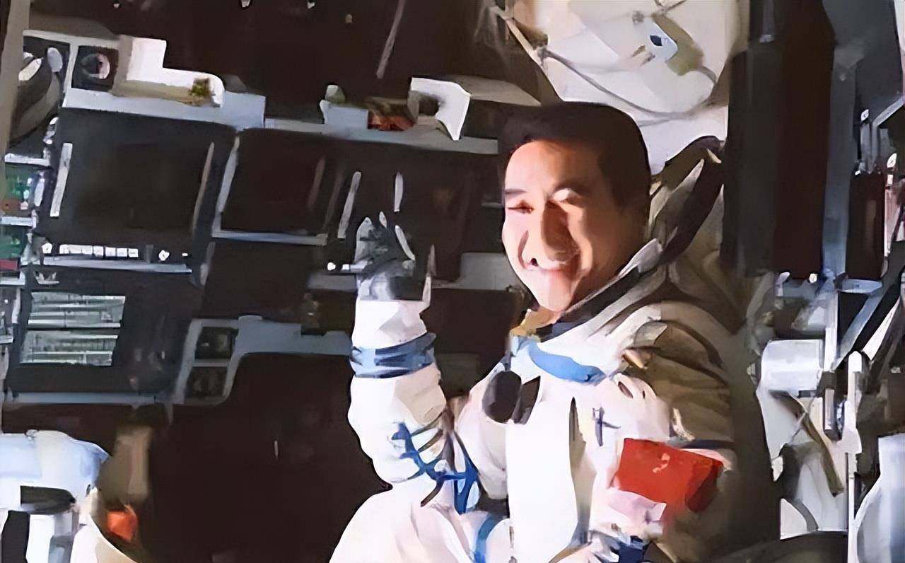 神州七号发射前一晚,翟志刚妻子整晚没合眼:两个星期瘦了6斤