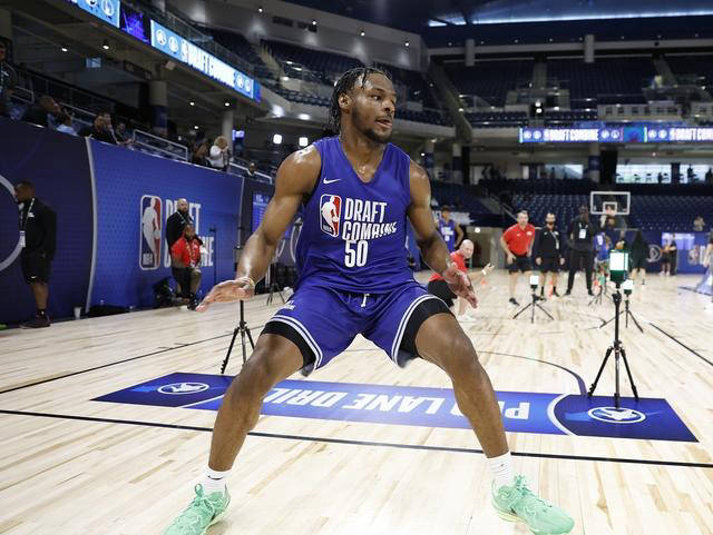 湖人选帅新变化,布朗尼拒与27 8巨星携手退役_勒布朗·詹姆斯_助教