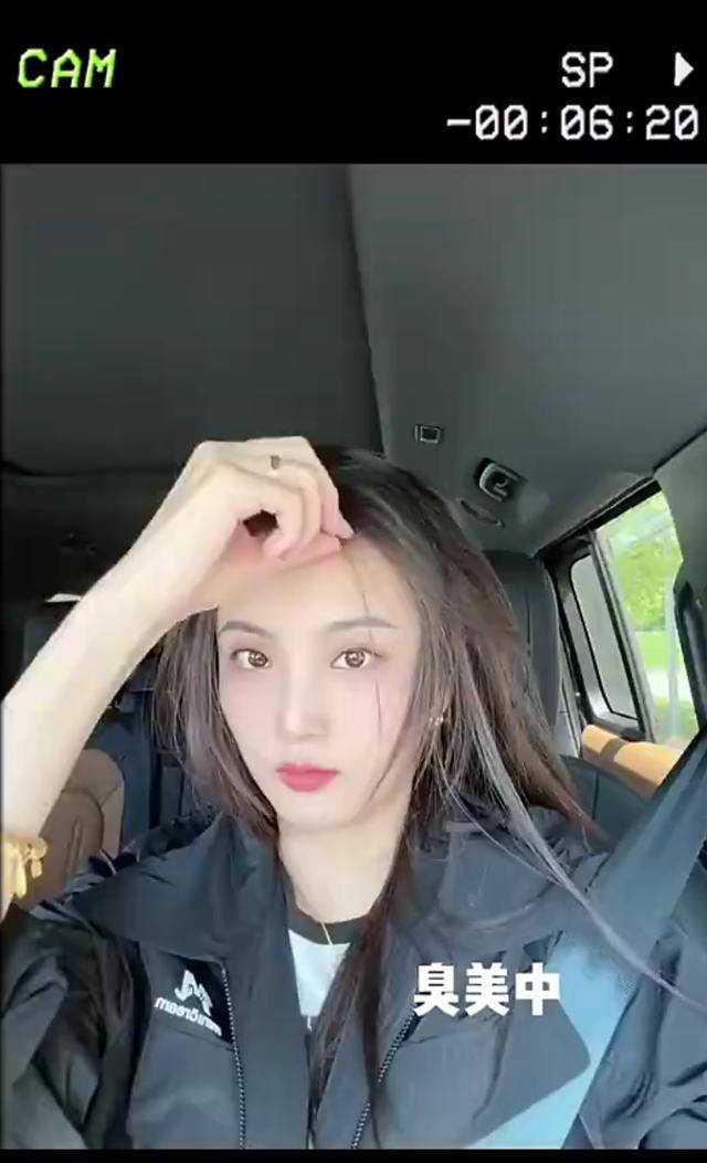 赵继伟独领风骚!百万路虎亮相夺冠定妆,与美丽妻子甜蜜合影