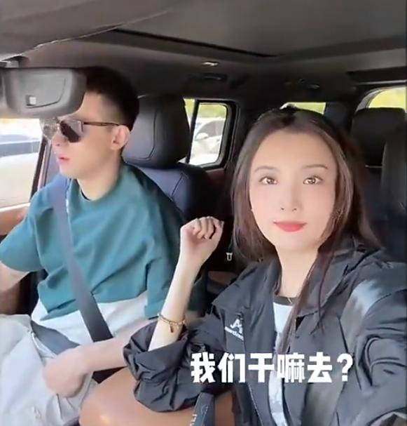 聚焦cba明星夫妻!赵继伟与娇妻亲密拍摄总冠军瞬间