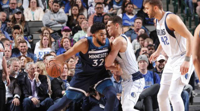 篮球比赛中,走步为严重违规.若判定东契奇犯规,则这次绝杀无效.