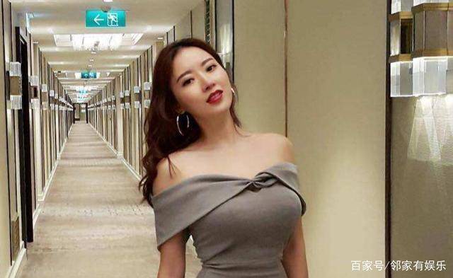 她因刘强东走红,国外住豪宅开名车生活奢华,如今成为万人迷
